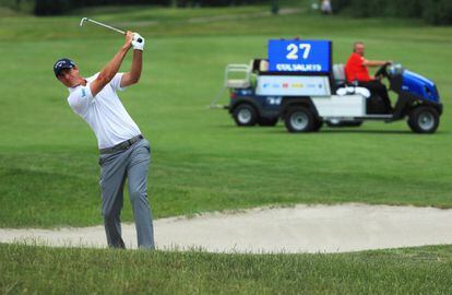 Colsaerts, ante un buggy con el cronómetro.