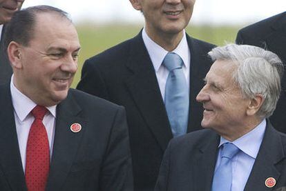 Axel Weber, a la izquierda, y Jean Claude Trichet, durante una cumbre del G-20 celebrada en St. Andrews (Reino Unido) en 2009.