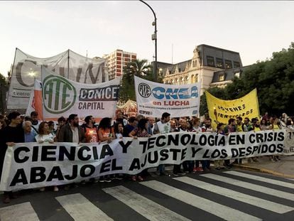 Marcha de Antorchas de trabajadores de Ciencia y Tecnología, en Buenos Aires, el 17 de abril.