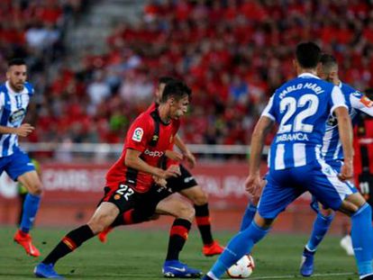 Budimir sortea a los defensores del Deportivo. En vídeo, declaraciones del entrenador del Mallorca, Moreno Peris.