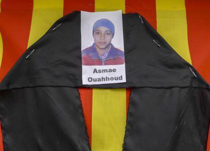 La escuela de La Llagosta donde estudió Asmae, víctima del accidente de Germanwings, le ha rendido homenaje con una foto de su etapa de alumna.