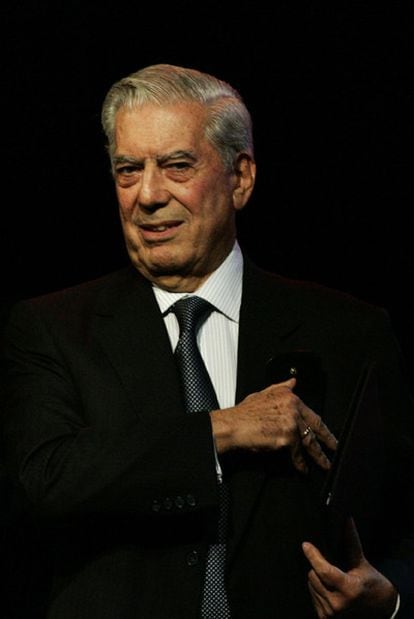 Mario Vargas Llosa, anoche en la Feria del Libro de Buenos Aires.