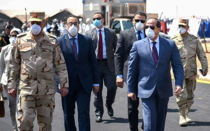 El presidente egipcio Abdelfatá al Sisi visita en abril de 2020 la base militar de Huckstep, al este de El Cairo.