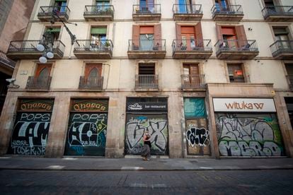 Locales cerrados en el carrer Ferran, Ciutad Vella (Barcelona).
