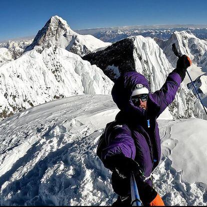 Benjamin Védrines, en la cima del Broad Peak.