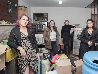 Karen Pineda, Manuela Marín, Doris Suárez y Yira Rivera, cuatro de las coautoras del libro 'Naturaleza común', relatos de no ficción de excombatientes de las FARC.