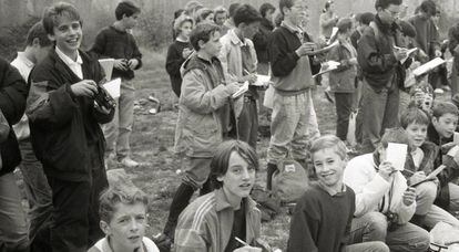 Emmanuel Macron (a la izquierda, de pie) con los compañeros de clase del colegio de los Jesuitas La Providence de Amiens en septiembre de 1990