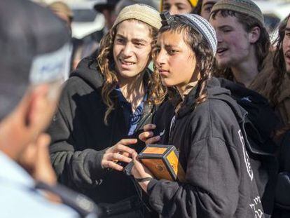 Colonos judíos durante una manifestación el lunes en Israel.