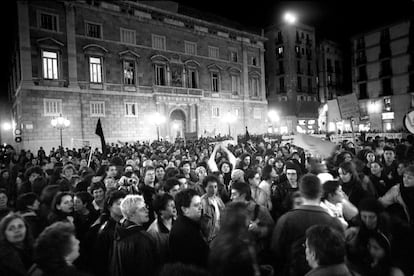 <b>8 de marzo de 2000.</b> Ambiente en la plaza de Sant Jaume de Barcelona en la Marcha Mundial de las Mujeres, promovida por 3.700 grupos de 150 países, con el objetivo de promocionar la solidaridad entre las mujeres de todo el mundo, la lucha contra la violencia de género y la denuncia de la feminización de la pobreza.