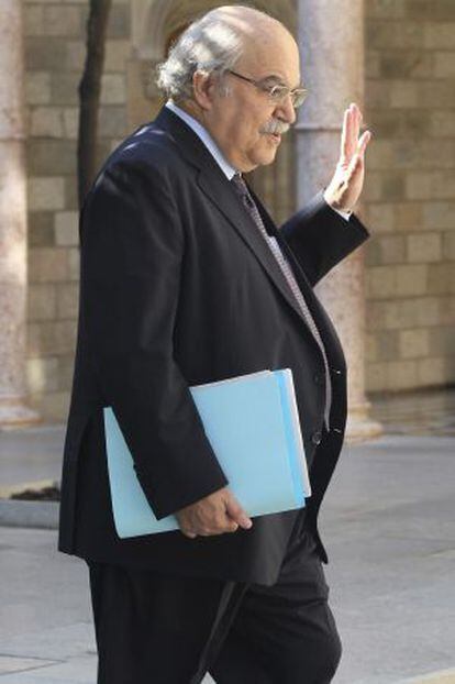 El consejero de Economía, Andreu Mas-Colell, a su llegada a la reunión de gobierno de la Generalitat de Cataluña.