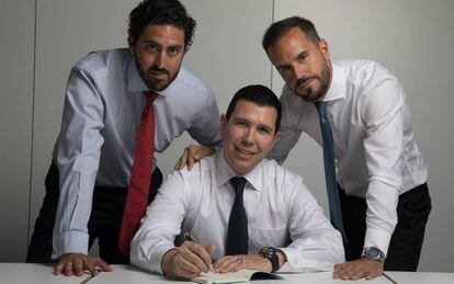 De izquierda a derecha, Antonio Amorrich, Diego Abellán y Javier Vasserot, socios de Outliers.