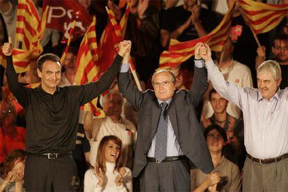 Zapatero, Montilla y Maragall en el mitin final del PSC en el palau blaugrana de Barcelona.
