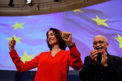Los candidatos de la socialdemocracia alemana para las elecciones europeas, Katarina Barley y Udo Bullmann, durante el cónclave para aprobar el programa electoral el sábado en Berlín.