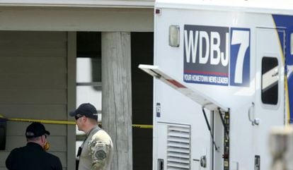 Una furgoneta del canal WDBJ7 al lloc de l'assassinat de Parker i Ward, a Moneta (Virgínia), el 26 d'agost del 2015.
