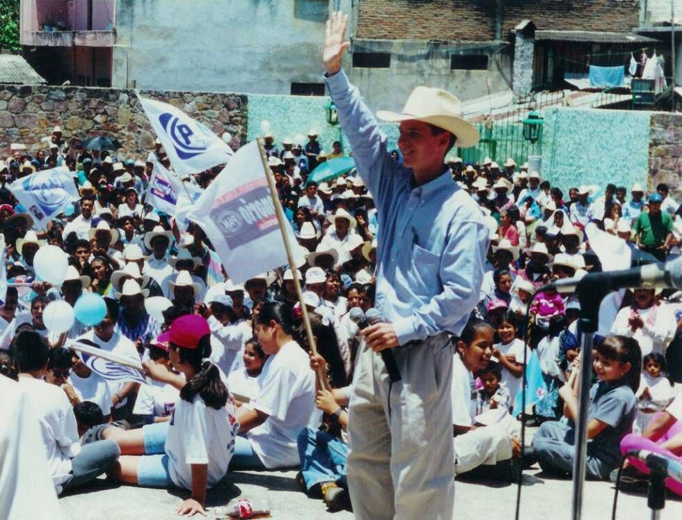 Ricardo Anaya durante su campaña a diputado local en Pinal de Amoles, en el año 2000.