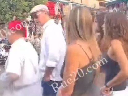 Fotograma del vídeo de Rue20, que muestra a Sánchez y su familia de paseo por Marrakech.