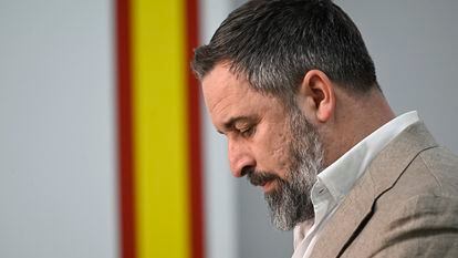 El presidente de Vox, Santiago Abascal, ofrece una rueda de prensa sin preguntas tras conocerse los resultados de las elecciones gallegas, este domingo en la sede del partido en Madrid.