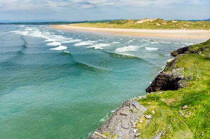 Tullan Strand, una de las playas de surf del condado de Donegal, en Irlanda.