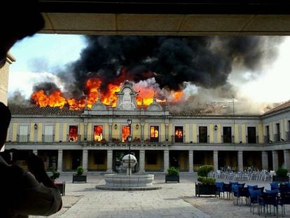 Incendio en el Ayuntamiento de Brunete en junio de 2015. 