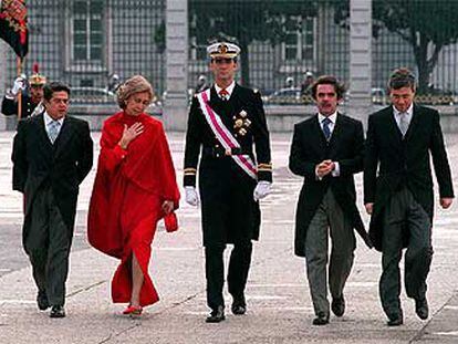 De izquierda a derecha, Federico Trillo, la reina Sofia, el príncipe Felipe, José María Aznar y Ángel Acebes, al llegar al acto de la Pascua Militar.