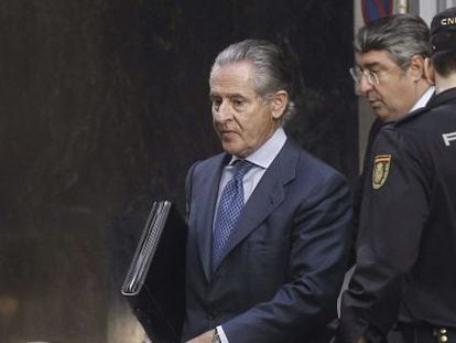 El expresidente de Caja Madrid Miguel Blesa, a su salida de la Audiencia Nacional, donde fue citado por el juez Fernando Andreu.