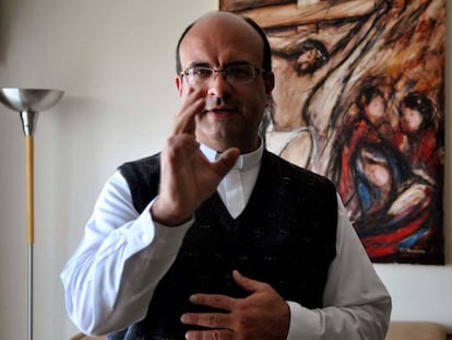 El sacerdote Mauricio Víquez Lizano.
