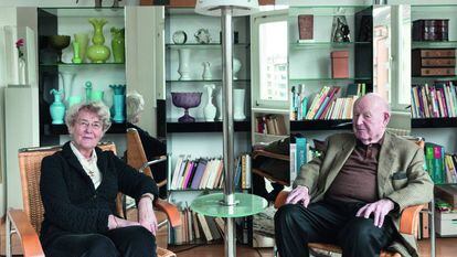 Trix y Robert Haussmann en un retrato de 2016. Con 90 años siguen revolucionando el diseño.