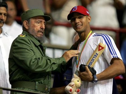 Fidel Castro y Yulieski Gourriel en 2006.
