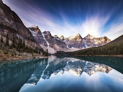 Panor&aacute;mica del lago Moraine, en el parque nacional de Banff, en Alberta (Canad&aacute;). 