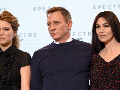 D'esquerra a dreta, els actors Lea Seydoux, Daniel Craig i Monica Bellucci durant la presentació de la pel·lícula 'Spectre'.