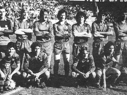 Los jugadores del Barça dejan un hueco en recuerdo a Quini