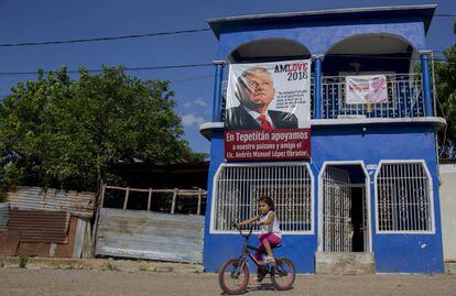 En las casas de Tepetitán hay pancartas en apoyo al candidato presidencial.