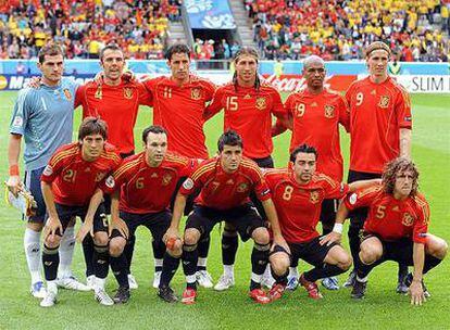 La selección española de fútbol antes del partido de la Eurocopa contra Suecia, el 14 de Junio de 2008.