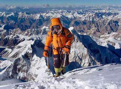 Edurne Pasaban, en la cima del K2 en 2004.