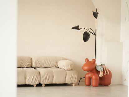 Ejemplo de decoración con un sofá camaleonda.