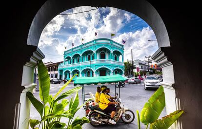 Un edificio en el centro histórico de Phuket Town, capital de la isla homónima, en Tailandia.