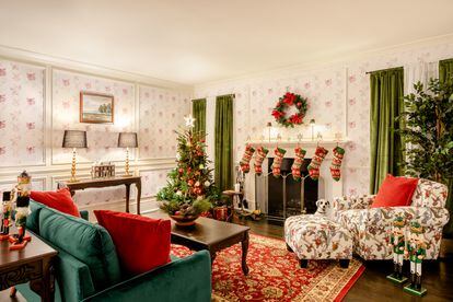Quien haya visto 'Solo en Casa' recordará la decoración de Navidad maximalista que había en la vivienda de Macaulay Culkin, recreada ahora en un apartamento de Airbnb.