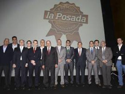 Foto de familia de los galardonados con los I Premios La Posada de Castilla y León, que organiza el diario El Mundo, durante el acto de entrega celebrado hoy en Valladolid.