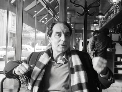 El escritor Italo Calvino en París, en 1974.