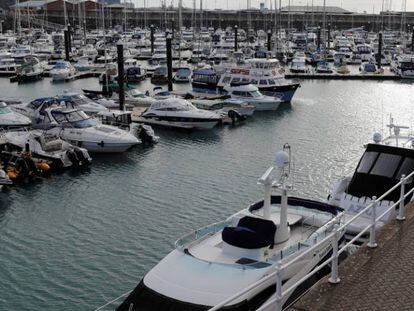 Puerto Elizabeth Marina de Saint Helier, en el para&iacute;so fiscal brit&aacute;nico de Jersey, en el canal de la Mancha.