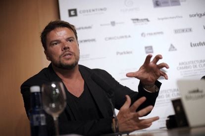 El arquitecto dan&eacute;s Bjarke Ingels, durante la conferencia de prensa que ofrecida en Pamplona. 