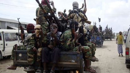Miembros de la guerrilla de Al Shabab en Mogadiscio, Somalia, en octubre de 2010.