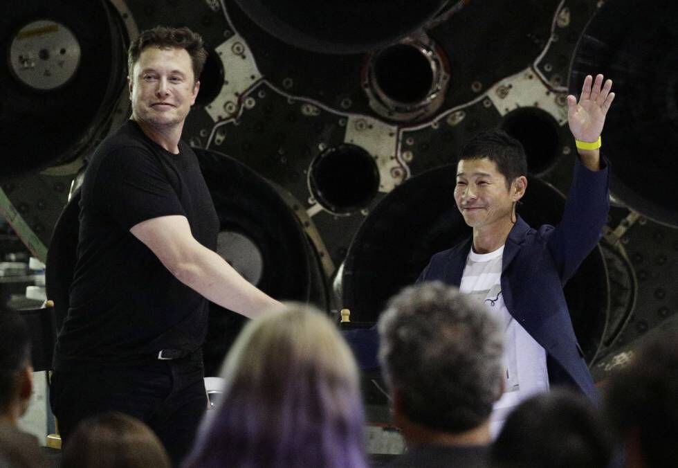 El fundador de SpaceX, Elon Musk junto al millionario japonés Yusaku Maezawa.