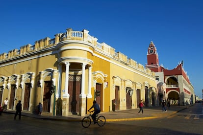 Una de las esquinas de la plaza Grande de Mérida, la capital de Yucatán (México).