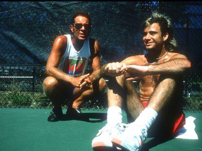 Tennis Player Andre Agassi sits with his coach Nick Bollettieri, November 15, 1990. (Photo by John Russell/Getty Images) 