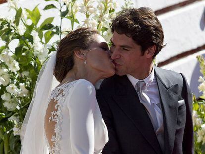 Los novios a la salida de la Iglesia