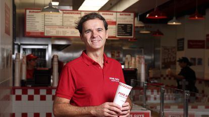 El director general de Five Guys en España, Daniel Agromayor, en el local de la Gran Vía en Madrid, el pasado 2 de noviembre.