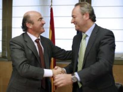 El ministro de Economía, Luis de Guindos, y el presidente valenciano, Alberto Fabra.
