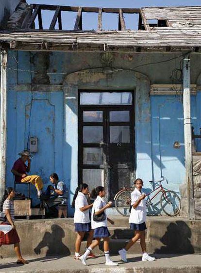 Calle de la ciudad costera de Baracoa, a mil kilómetros de La Habana