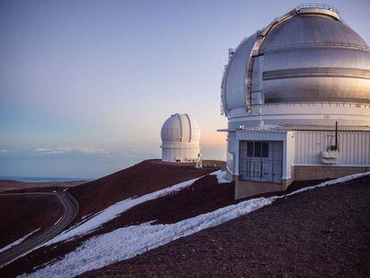 Dos de los 13 telescopios que operan en Mauna Kea.